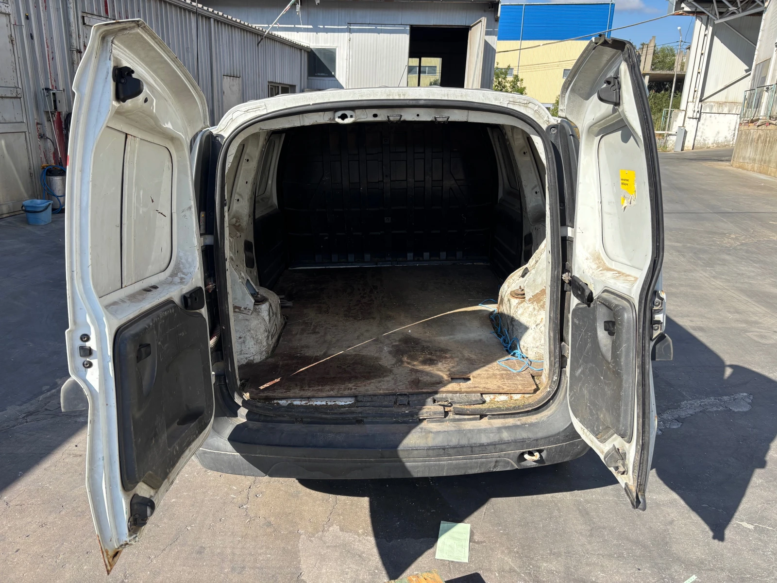 Dacia Logan, снимка 5 - Автомобили и джипове - 56125928