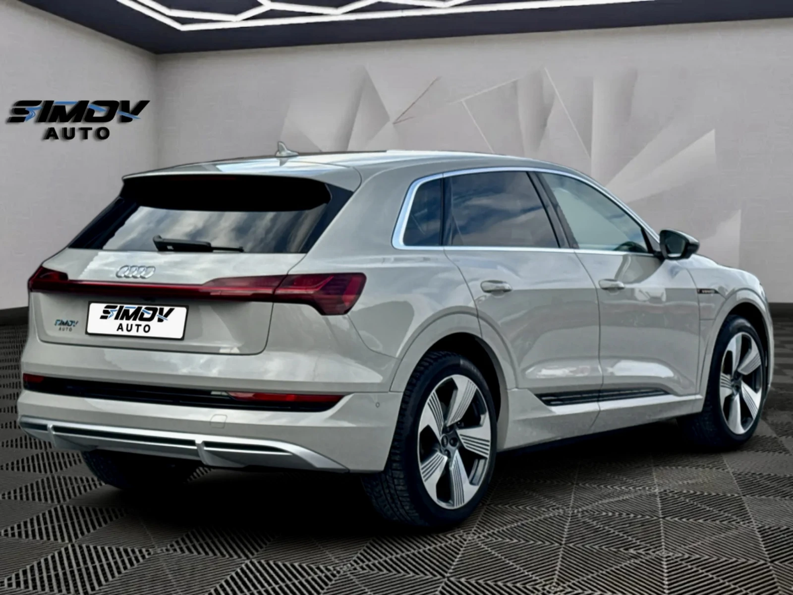 Audi E-Tron 55 S-LINE HEAD-UP КАМЕРИ APPLE CAR PLAY ANDROID, снимка 4 - Автомобили и джипове - 56506680