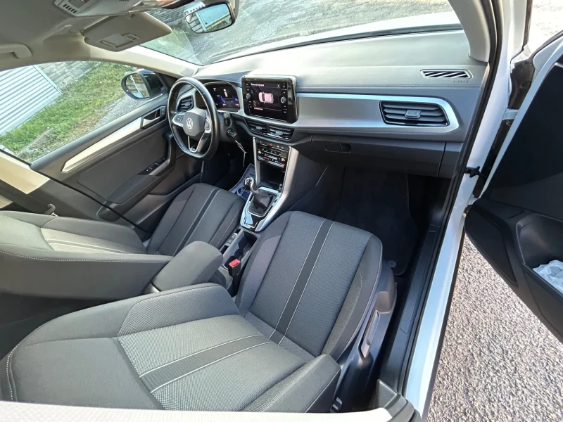 VW T-Roc 2.0 TDI 116кс / 6ск euro 6 facelift , снимка 13 - Автомобили и джипове - 52002742