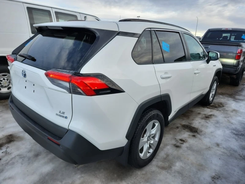 Toyota Rav4 * HYBRID LE * CARFAX * БЕЗ ПЪРВОНАЧАЛНА ВНОСКА, снимка 3 - Автомобили и джипове - 53087373