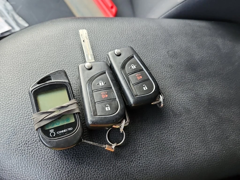 Toyota Rav4 * HYBRID LE * CARFAX * БЕЗ ПЪРВОНАЧАЛНА ВНОСКА - изображение 8