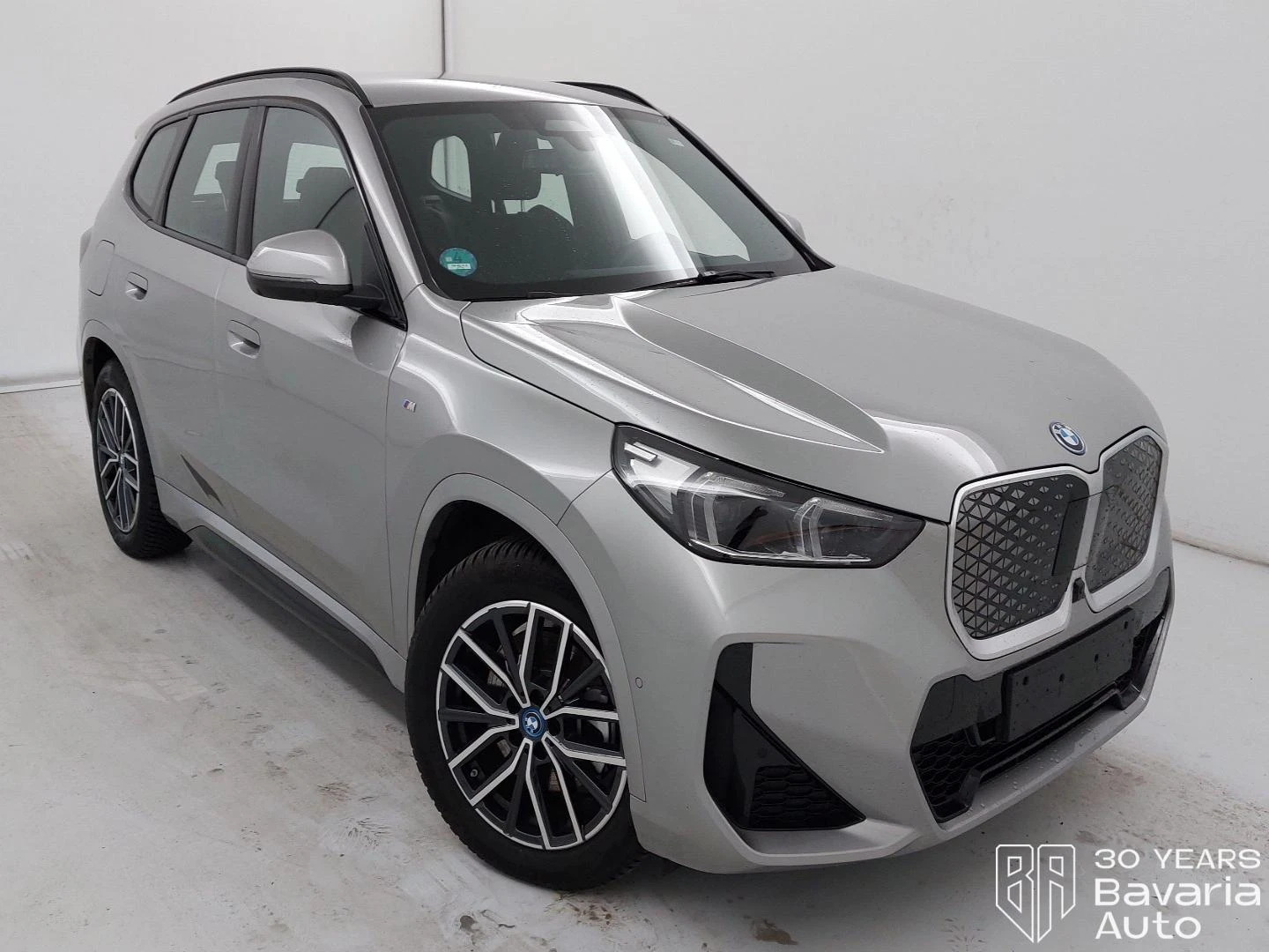 BMW iX1 30 xDrive M Sport Paket - изображение 4