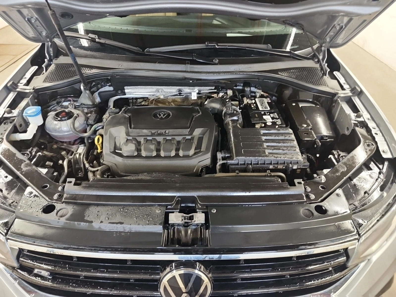 VW Tiguan * * CARFAX * * АВТО КРЕДИТ * * Цена до БГ * * , снимка 16 - Автомобили и джипове - 54512962