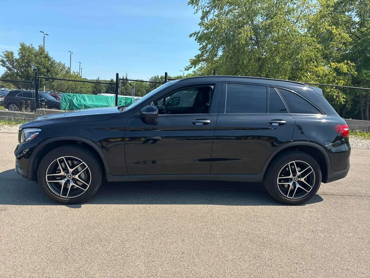 Mercedes-Benz GLC 300 * CARFAX * ЦЕНА ДО БГ, снимка 2 - Автомобили и джипове - 55415917
