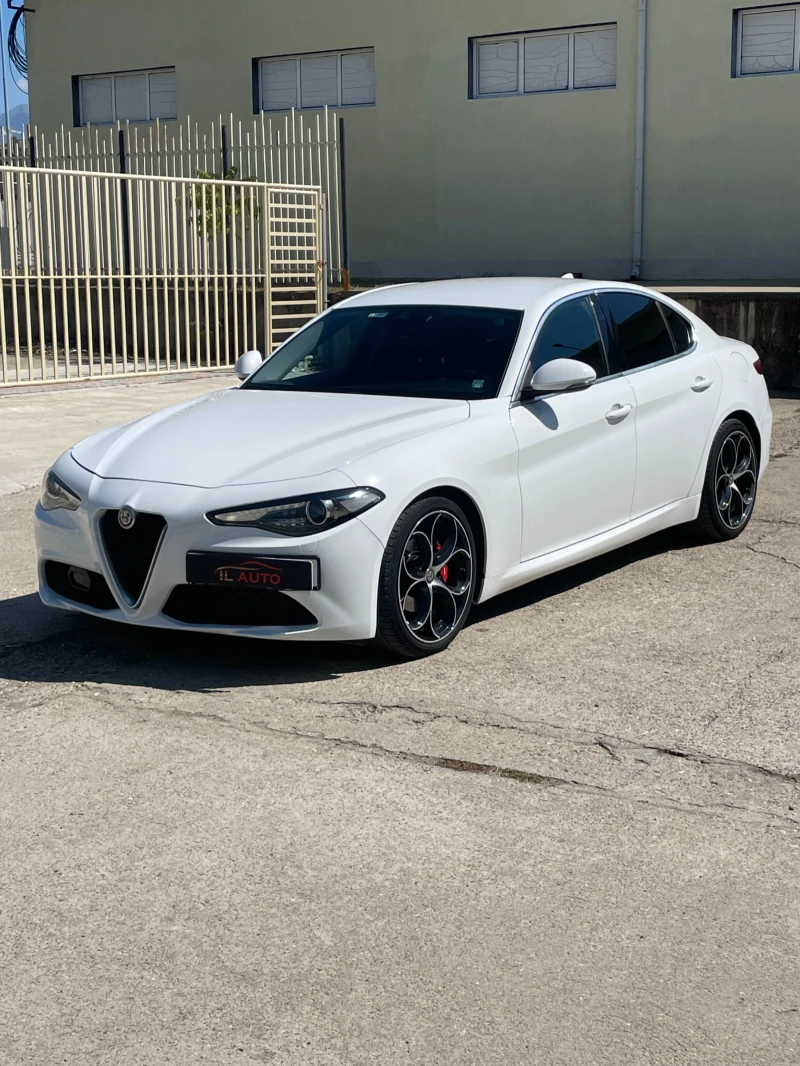 Alfa Romeo Giulia 2.2JTD/Дистр/лед/нави/ТОП!!!, снимка 1 - Автомобили и джипове - 46819143