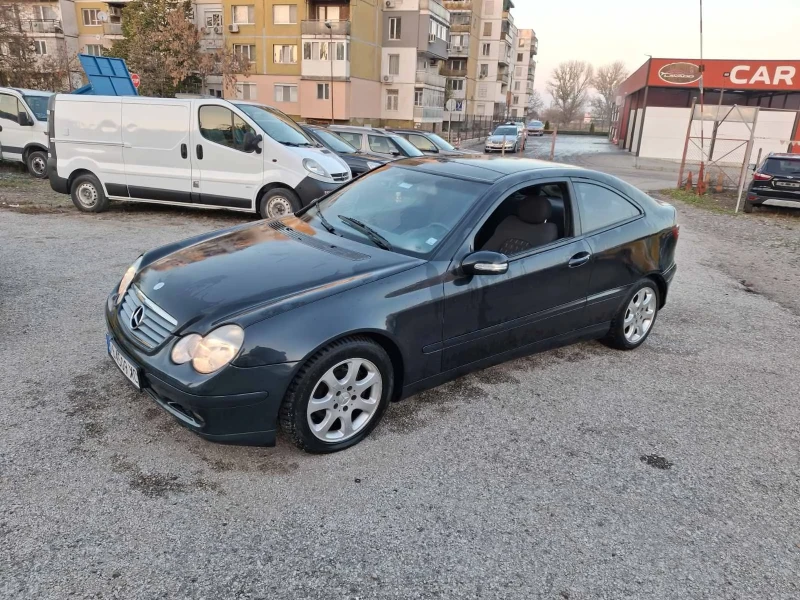 Mercedes-Benz C 220 Купе, снимка 2 - Автомобили и джипове - 47997203