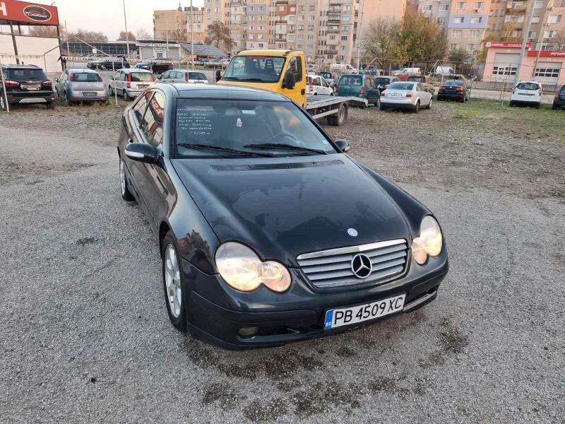 Mercedes-Benz C 220 Купе, снимка 3 - Автомобили и джипове - 47997203