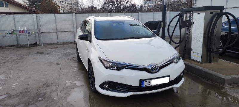 Toyota Auris, снимка 2 - Автомобили и джипове - 48356208