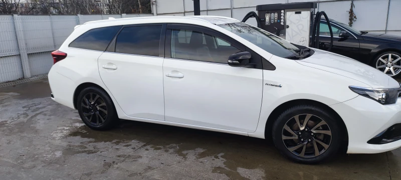 Toyota Auris, снимка 4 - Автомобили и джипове - 48356208