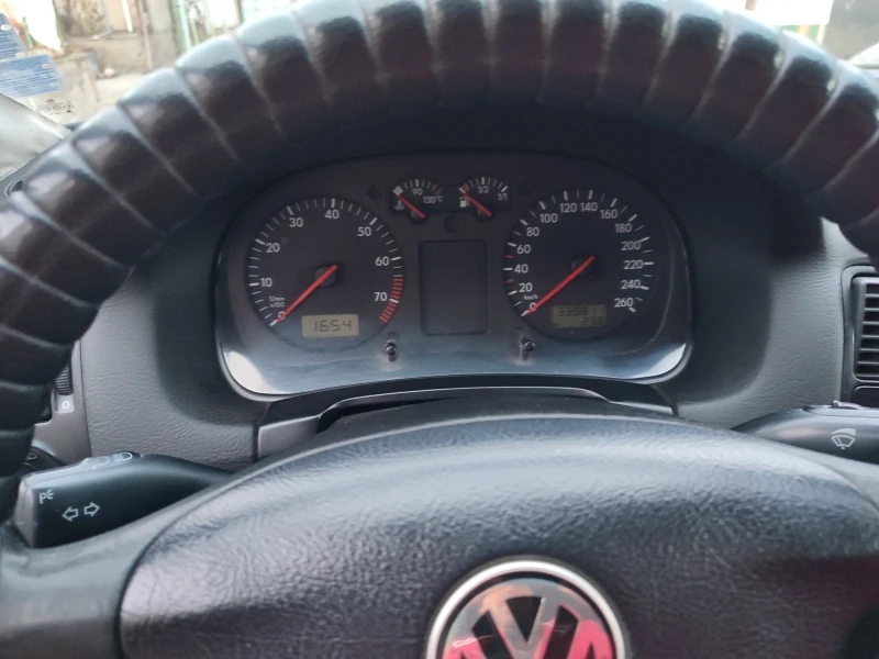 VW Golf 1.6, снимка 12 - Автомобили и джипове - 48550233