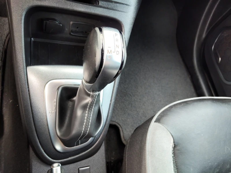 Renault Captur 1, 5d BOSE AUTOMATIC, снимка 9 - Автомобили и джипове - 51372772