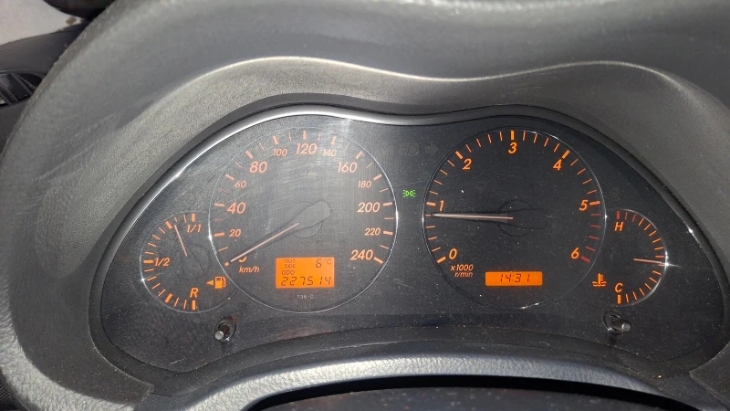 Toyota Avensis  Avensis II, снимка 14 - Автомобили и джипове - 52550509