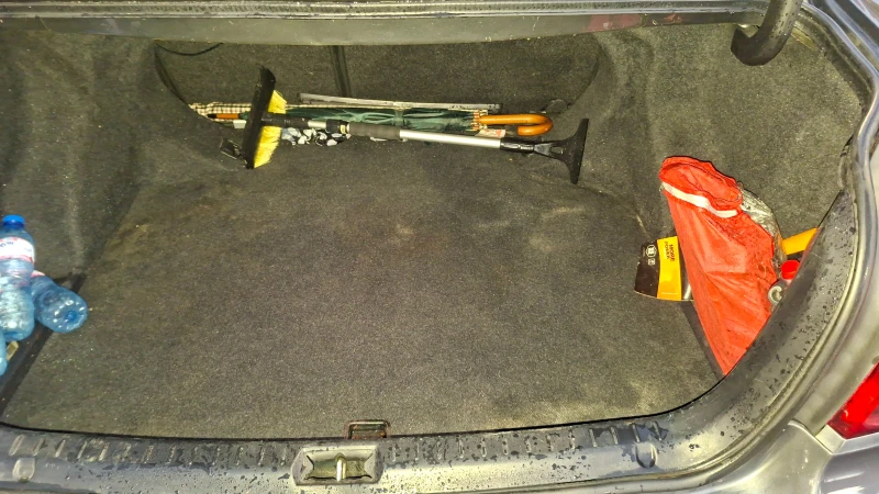 Toyota Avensis  Avensis II, снимка 12 - Автомобили и джипове - 52550509