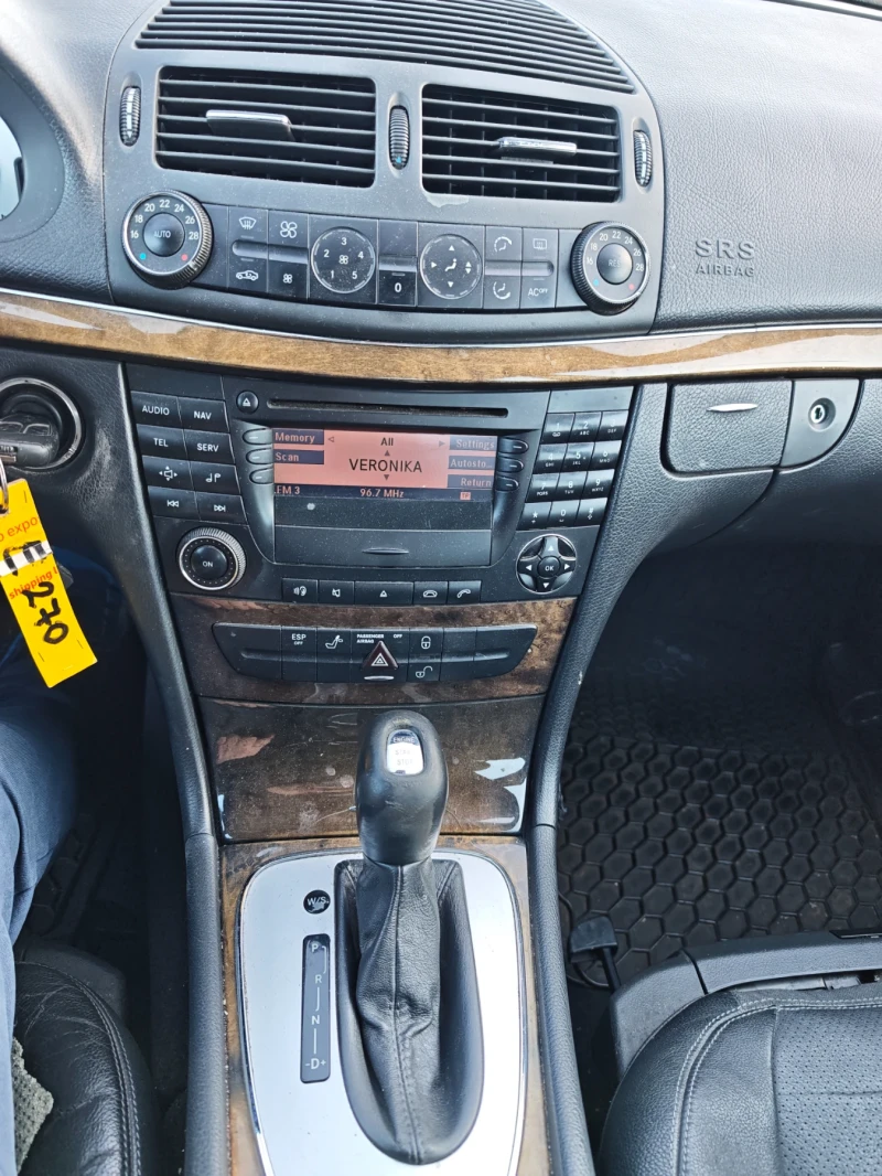 Mercedes-Benz E 270, снимка 13 - Автомобили и джипове - 53176681