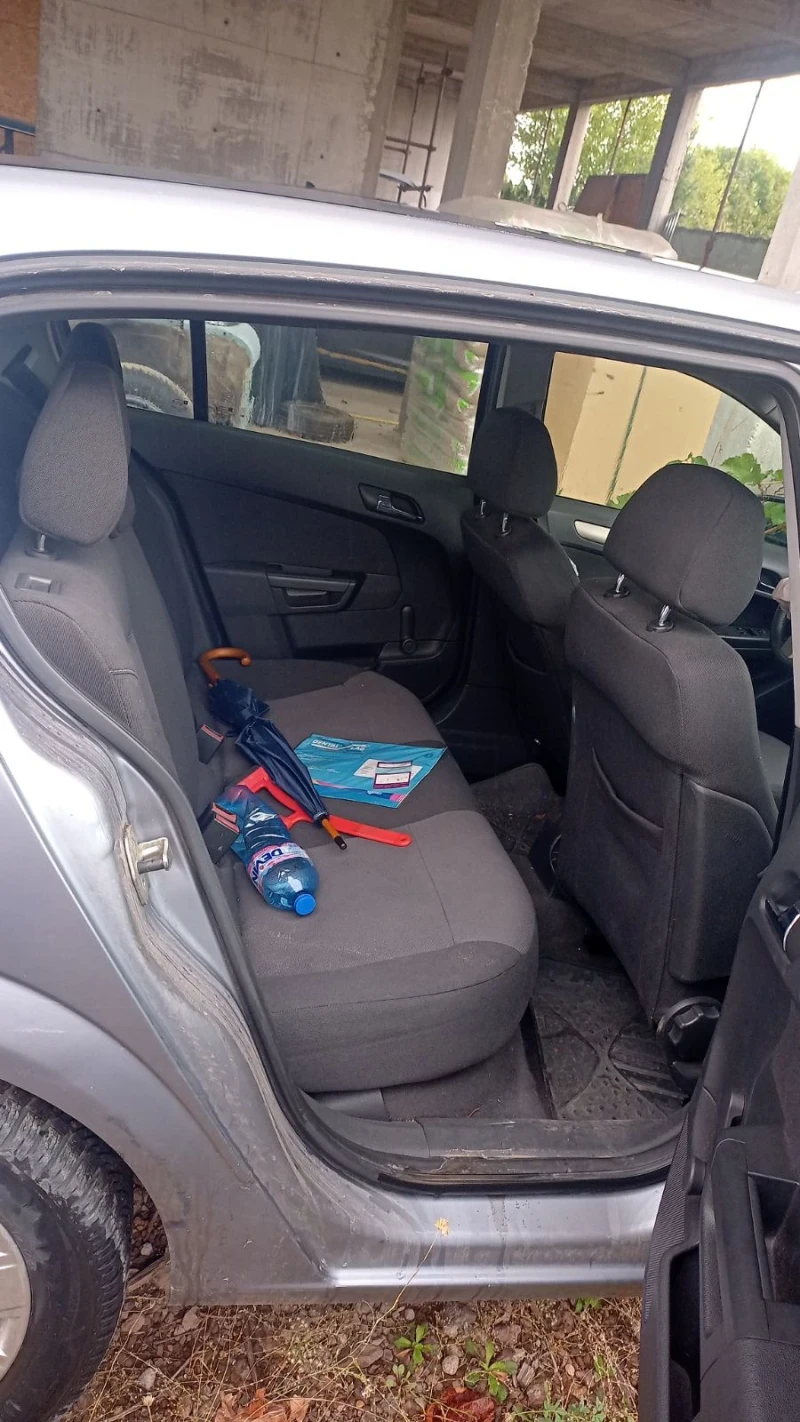 Opel Astra 1.7cdti, снимка 15 - Автомобили и джипове - 53275421