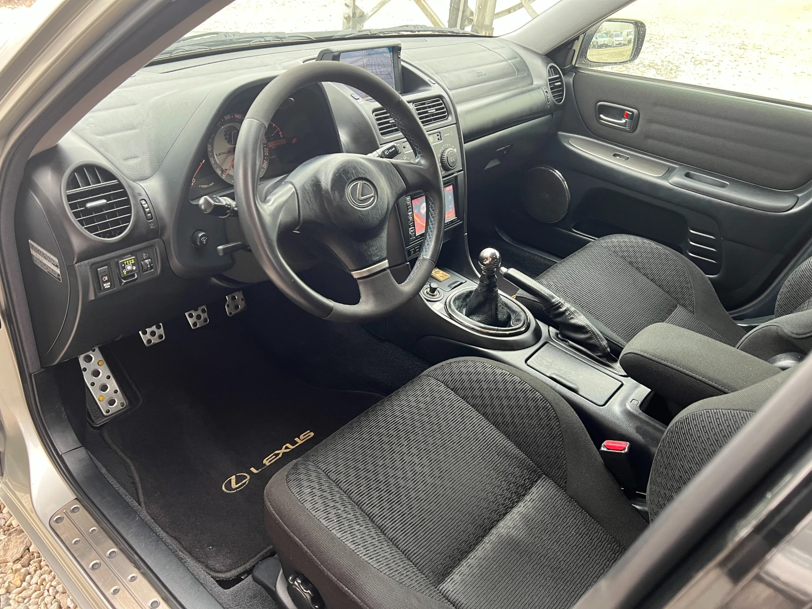 Lexus IS 200 SportCross /01/2006г.  - изображение 9