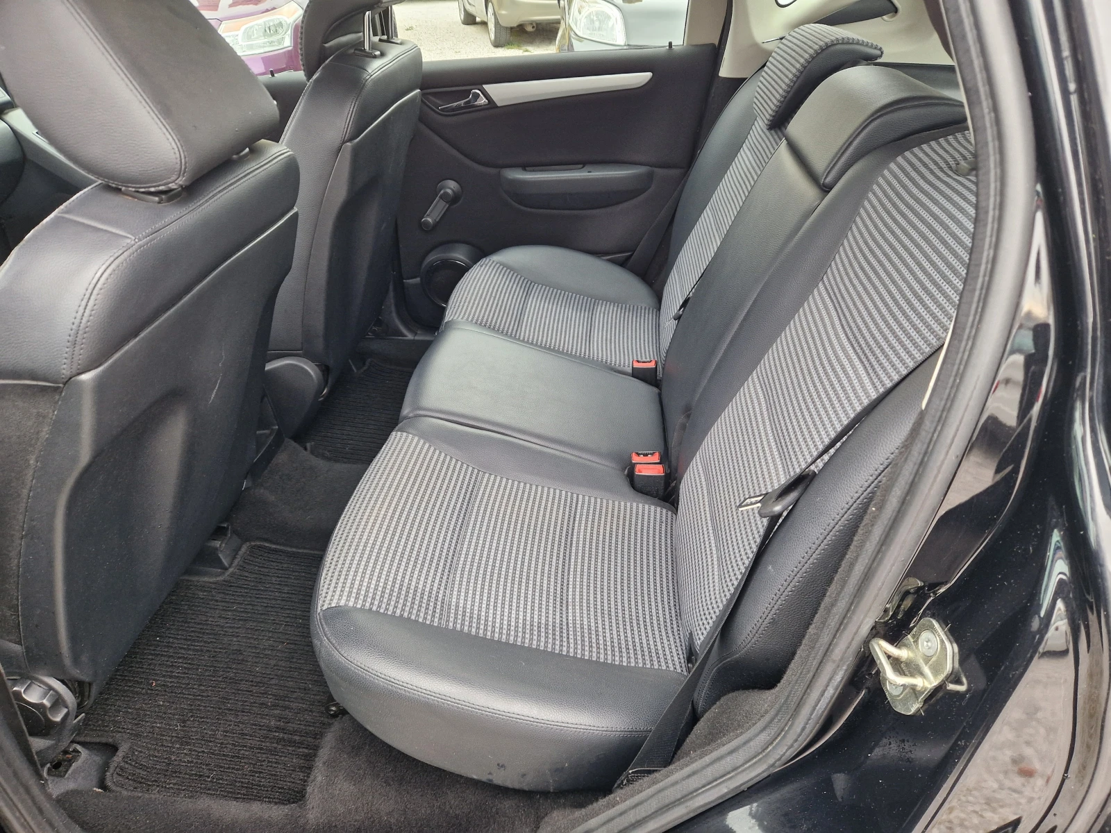 Mercedes-Benz A 180 2.0CDI/AVANGARDE, снимка 12 - Автомобили и джипове - 54041324