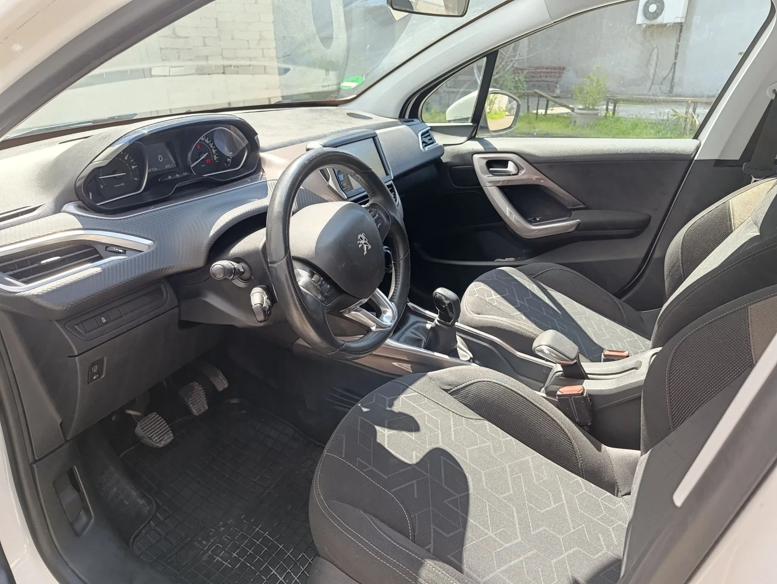 Peugeot 2008, снимка 9 - Автомобили и джипове - 54123781