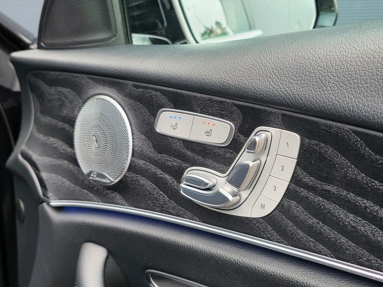 Mercedes-Benz E 350 Mercedes 350d * AMG OPTIC* ОБДУХВАНЕ* 360* MULTIBE, снимка 12 - Автомобили и джипове - 54526853
