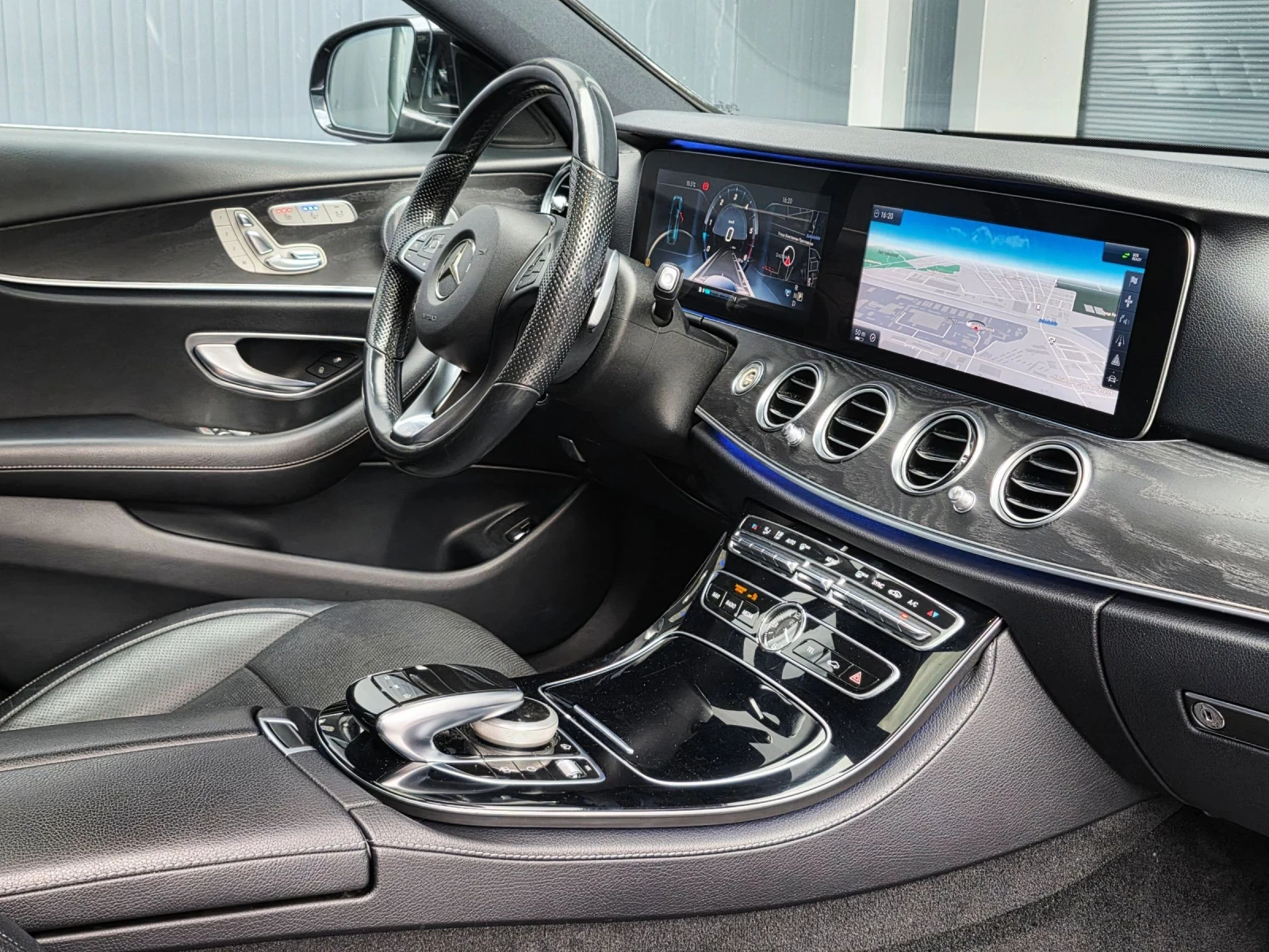 Mercedes-Benz E 350 Mercedes 350d * AMG OPTIC* ОБДУХВАНЕ* 360* MULTIBE, снимка 11 - Автомобили и джипове - 54526853