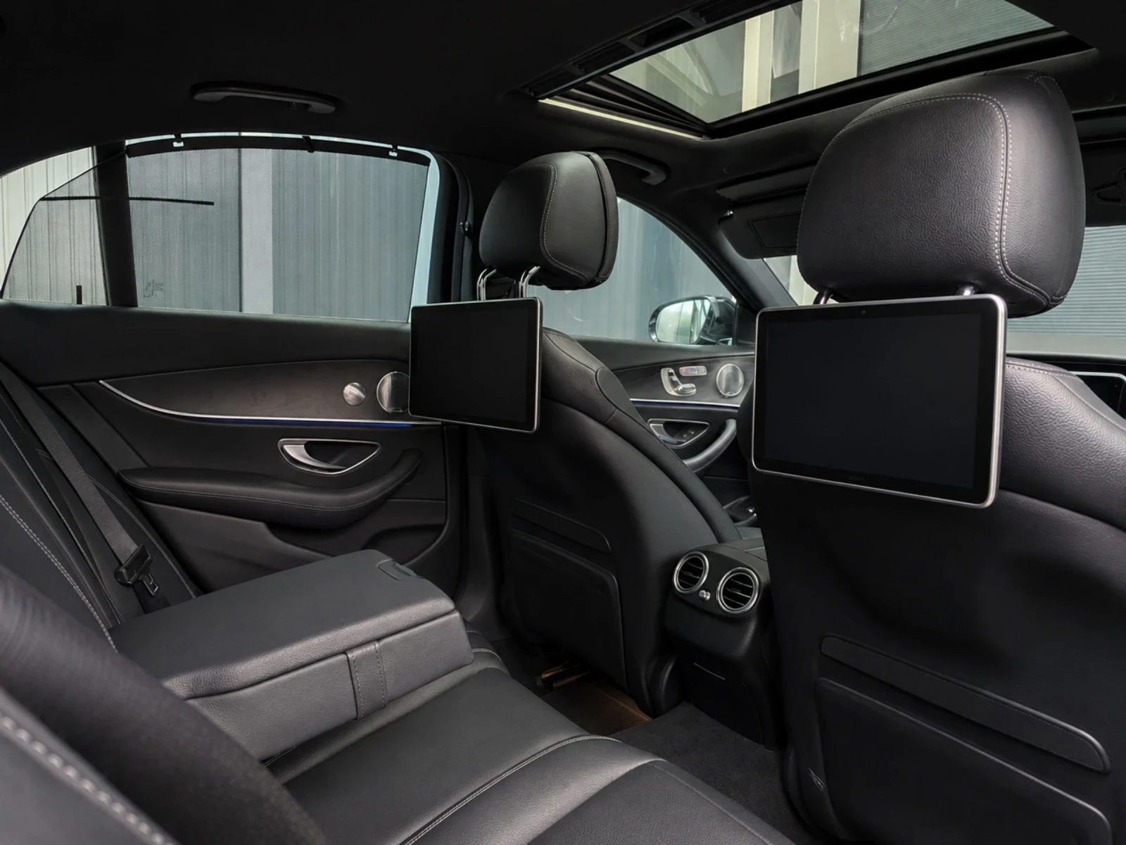 Mercedes-Benz E 350 Mercedes 350d * AMG OPTIC* ОБДУХВАНЕ* 360* MULTIBE, снимка 14 - Автомобили и джипове - 54526853