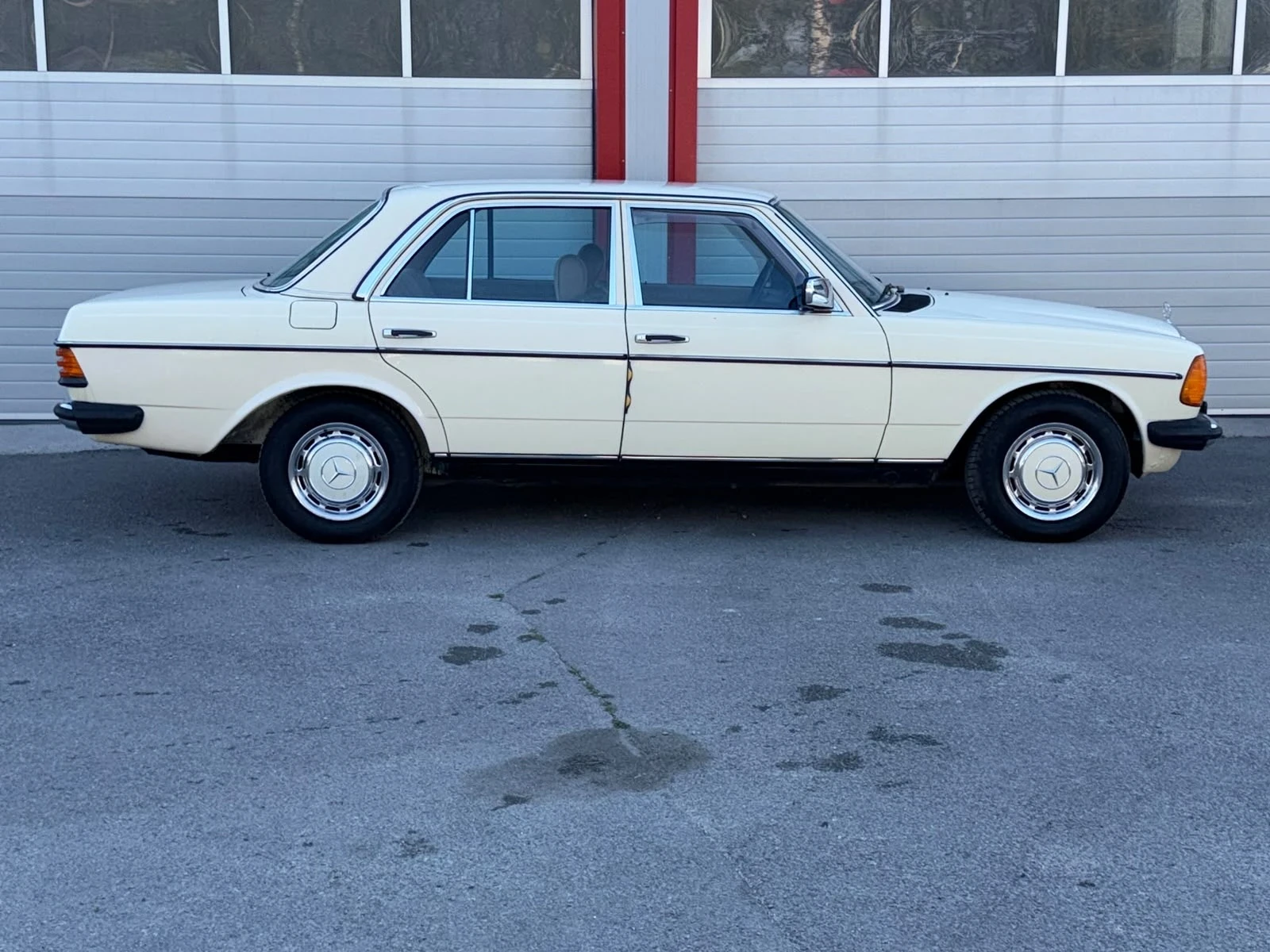 Mercedes-Benz 200 123 ЛИЗИНГ!!!, снимка 7 - Автомобили и джипове - 55695168