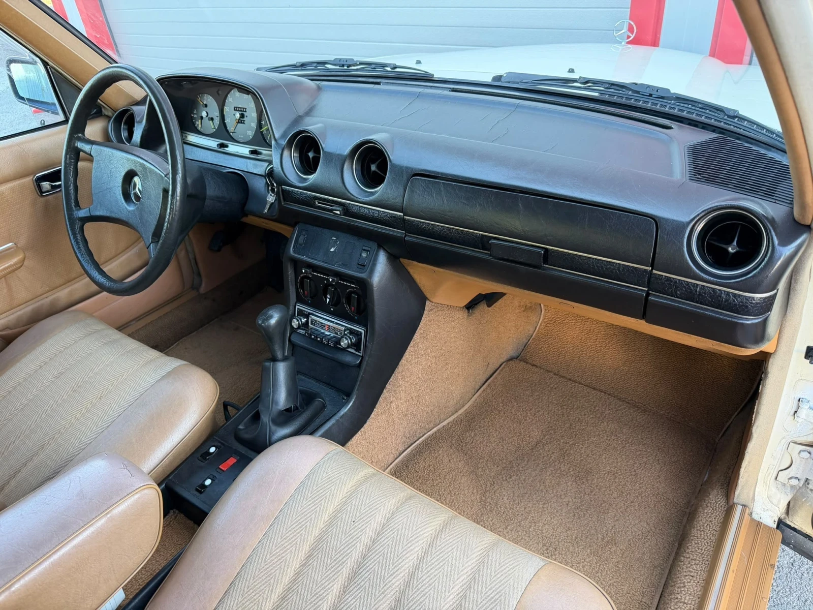 Mercedes-Benz 200 123 ЛИЗИНГ!!!, снимка 16 - Автомобили и джипове - 55695168