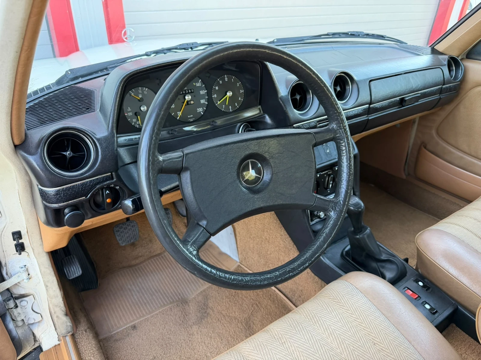Mercedes-Benz 200 123 ЛИЗИНГ!!!, снимка 14 - Автомобили и джипове - 55695168