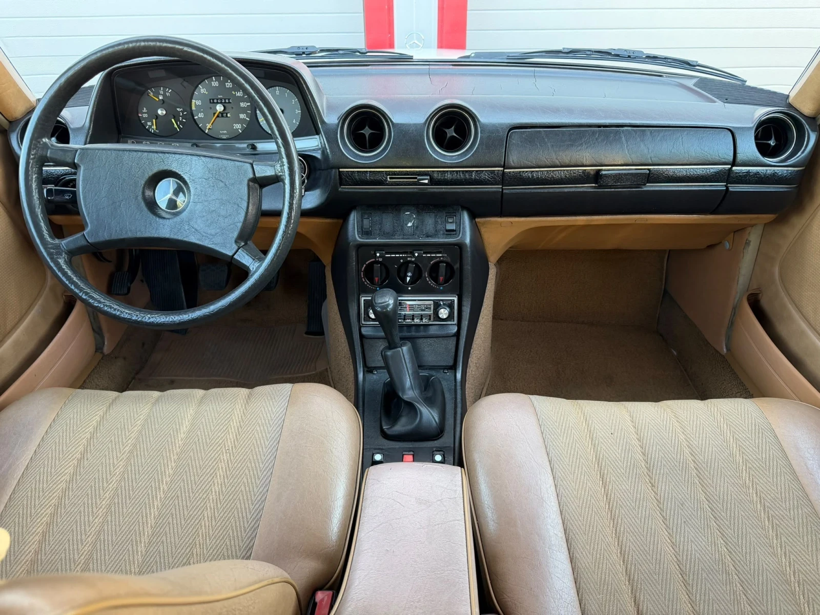 Mercedes-Benz 200 123 ЛИЗИНГ!!!, снимка 15 - Автомобили и джипове - 55695168