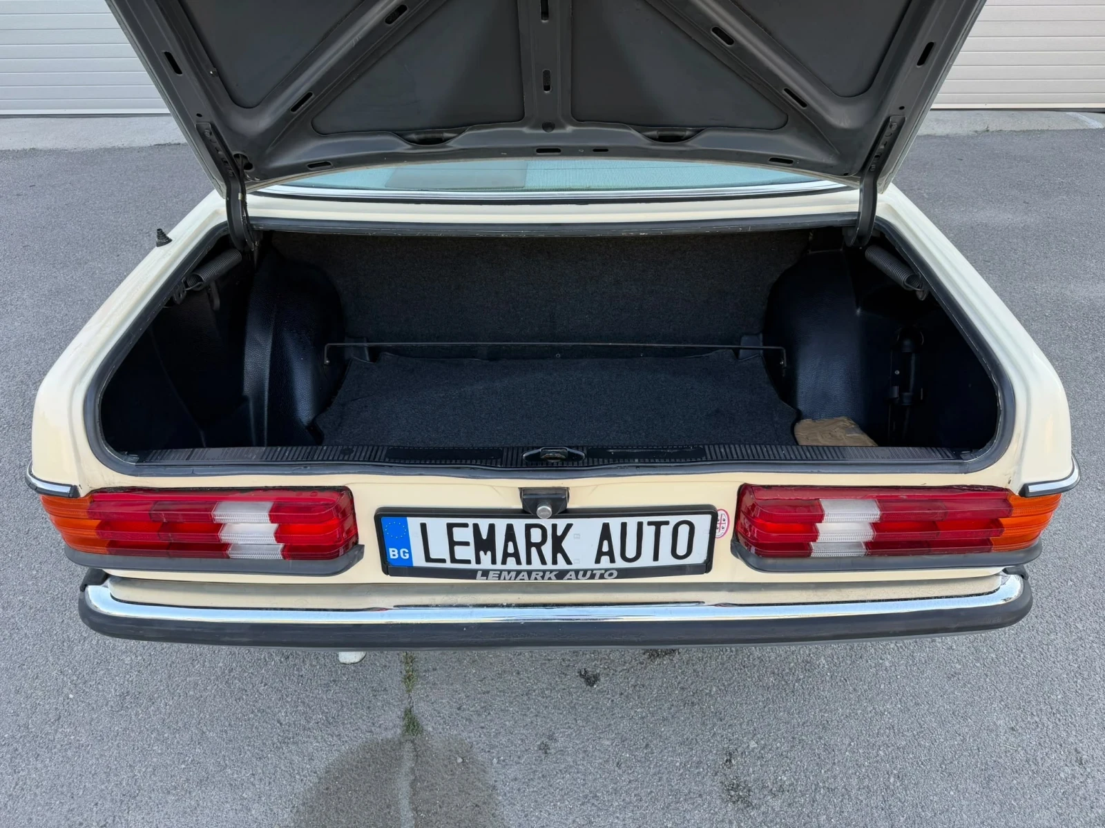 Mercedes-Benz 200 123 ЛИЗИНГ!!!, снимка 11 - Автомобили и джипове - 55695168