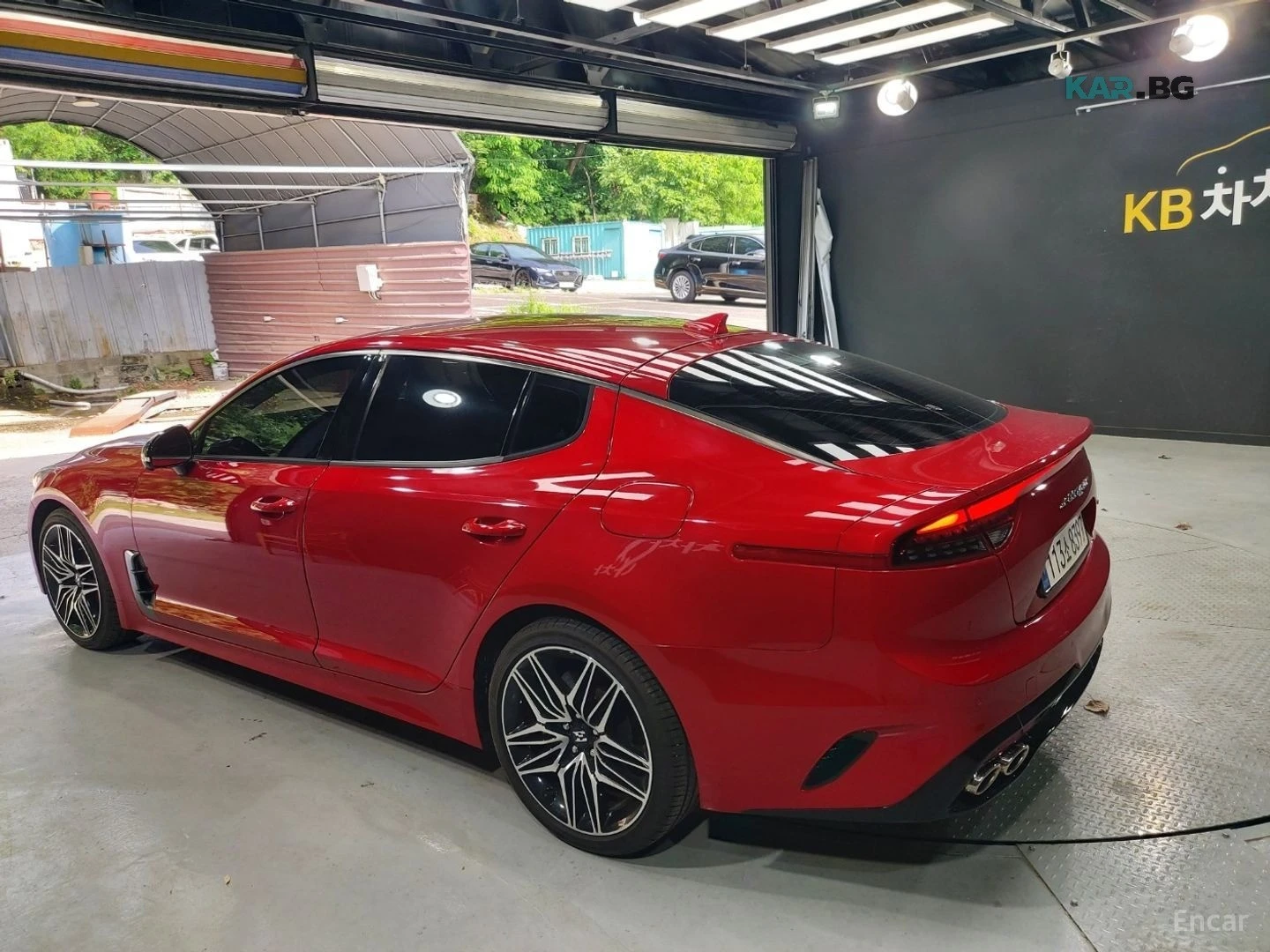 Kia Stinger 2.5 AWD MASTERS* КОЖА* ОБДУХВ* НАВИ* АВТОКРЕДИТ, снимка 4 - Автомобили и джипове - 55709182