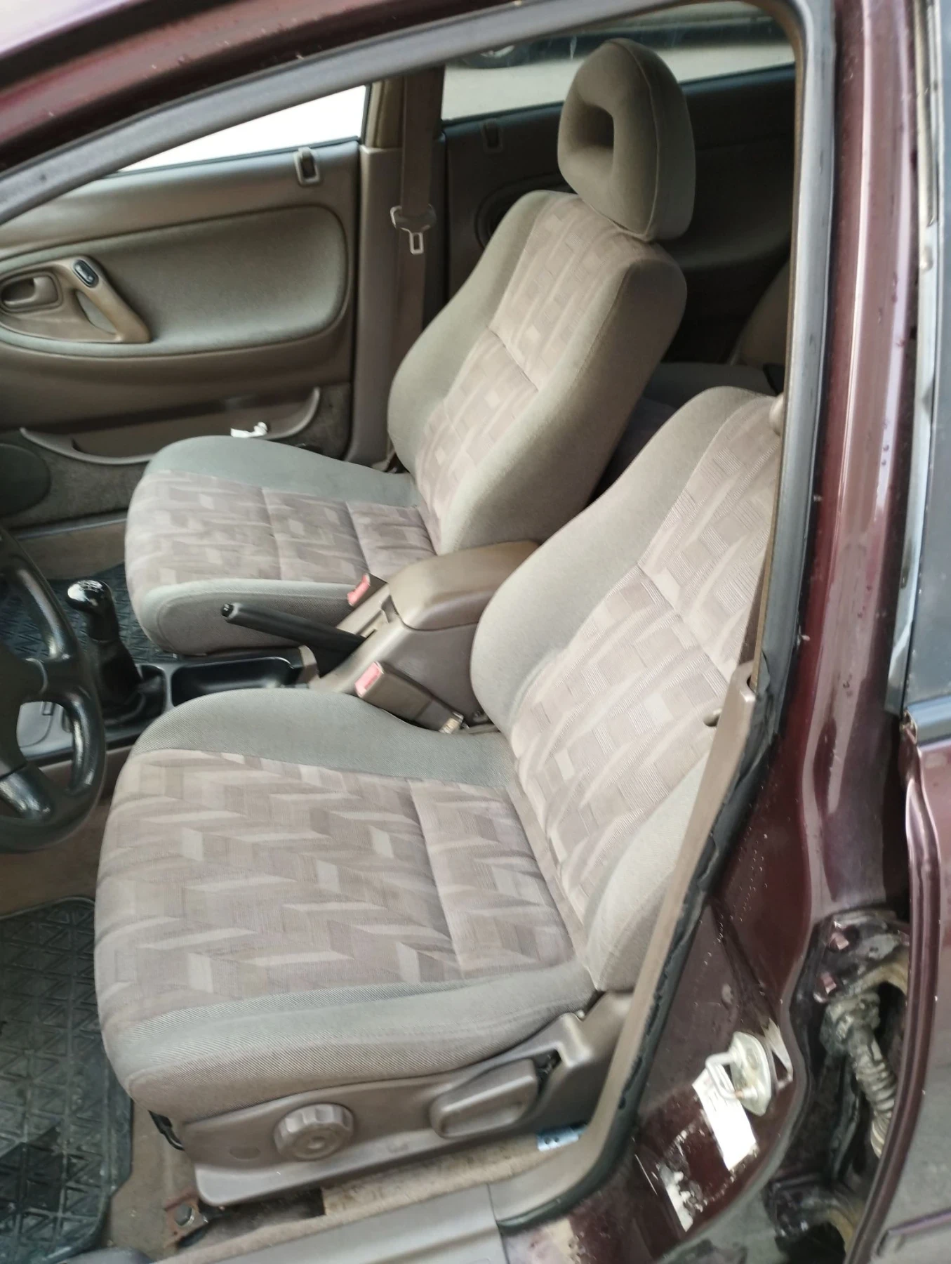 Mazda 626 2.0 газ бензин , снимка 7 - Автомобили и джипове - 56601759
