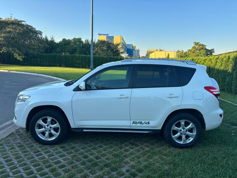 Toyota Rav4, снимка 4 - Автомобили и джипове - 52667483