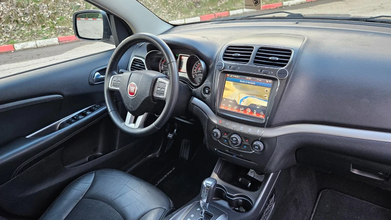 Fiat Freemont 2.0Mjet AVTOMAT/4X4/KOJA/NAVIG/7mesta, снимка 10 - Автомобили и джипове - 53513048