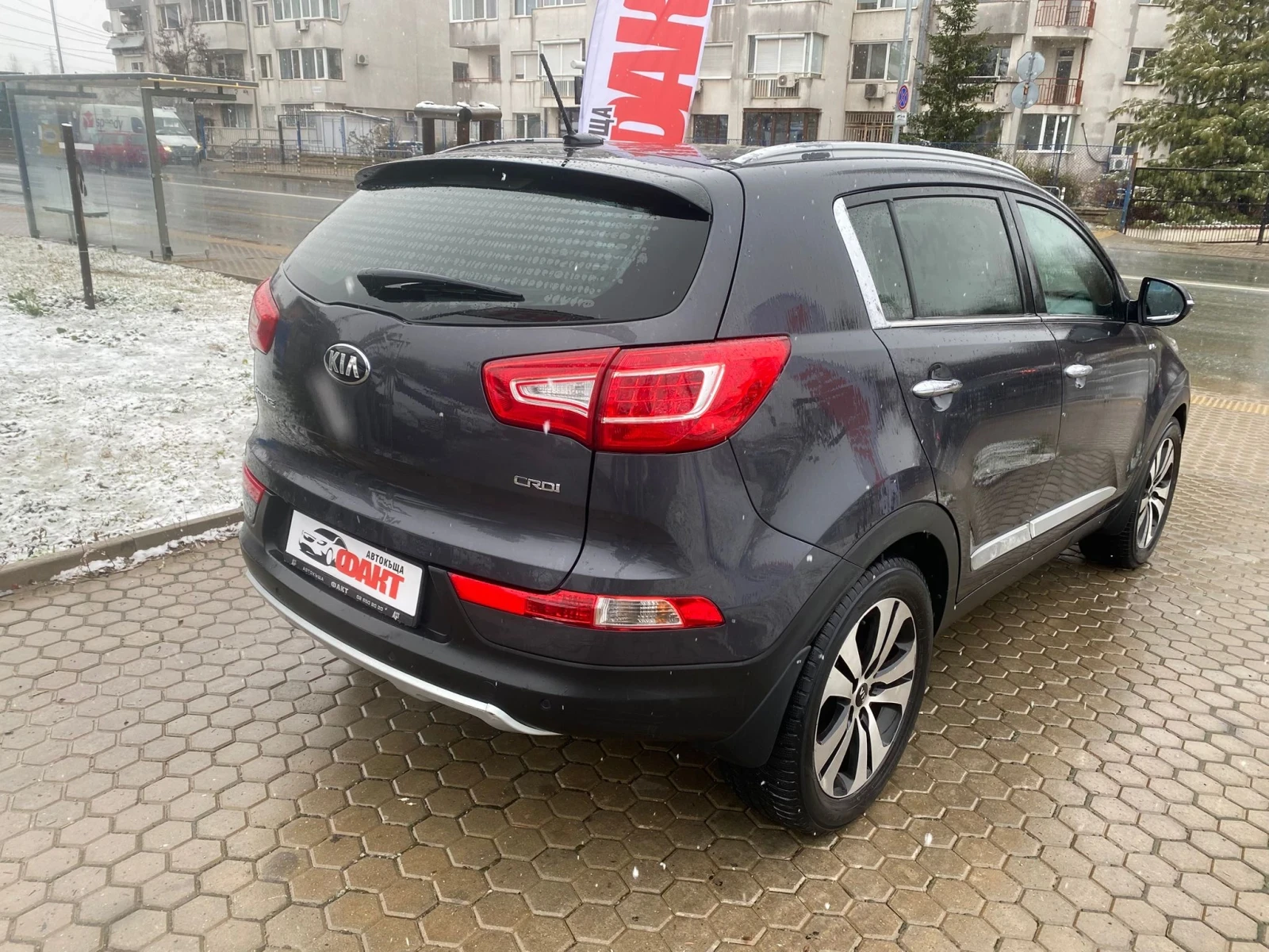 Kia Sportage 2.0CRDi/4x4/AVTOMAT/РЕАЛНИ КМ ! ! !  - изображение 4