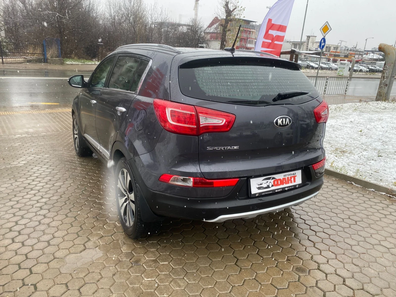 Kia Sportage 2.0CRDi/4x4/AVTOMAT/РЕАЛНИ КМ ! ! !  - изображение 6