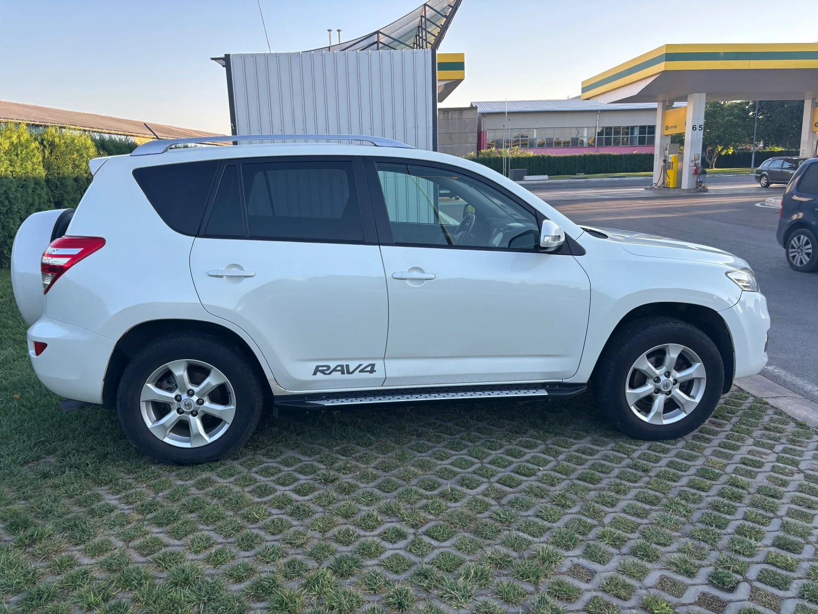 Toyota Rav4  - изображение 8