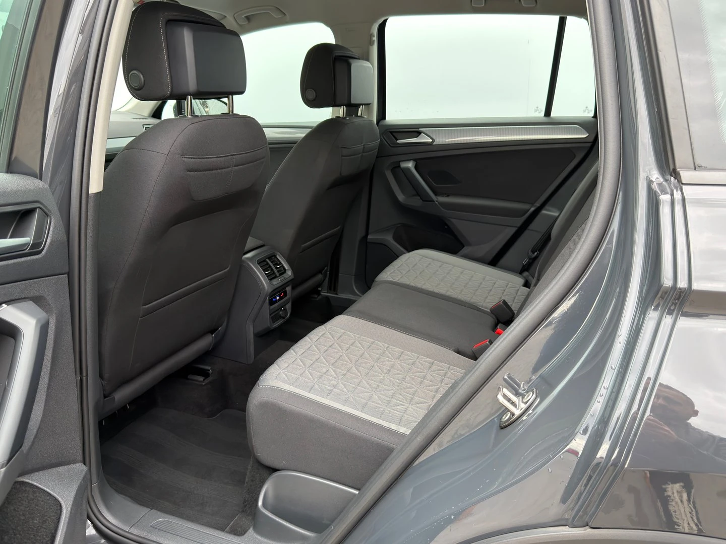 VW Tiguan Elegance 1.4 eHybrid OPF DSG - изображение 8