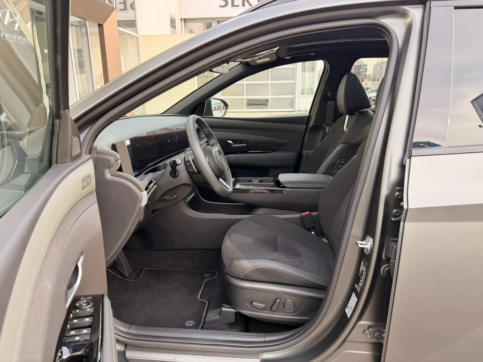 Hyundai Tucson LUXURY 20TH ANNIVERSARY AWD - изображение 9