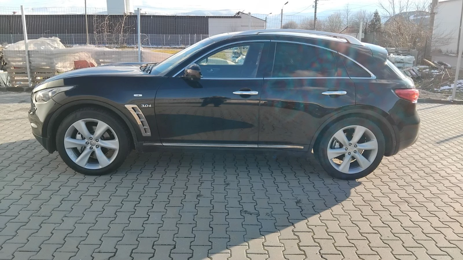 Infiniti QX70 3.0D - изображение 4