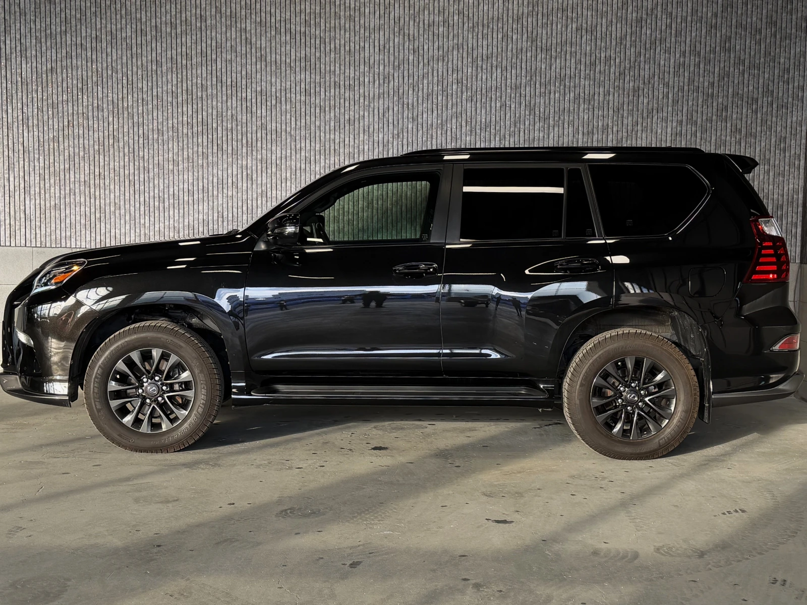 Lexus GX 460 LUXURY 7-МЕСТЕН 360 SCHIEBEDACH FULL, снимка 2 - Автомобили и джипове - 53983663