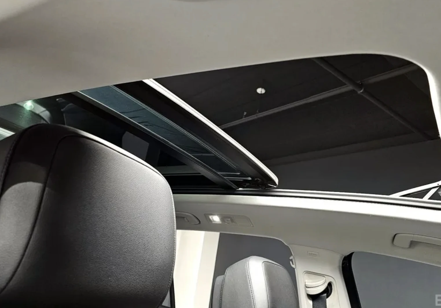 VW Tiguan 2.0 TDI 4MOTION* PRESTIGE* SUNROOF* ПОДГРЕВ* КОЖА*, снимка 16 - Автомобили и джипове - 54116286