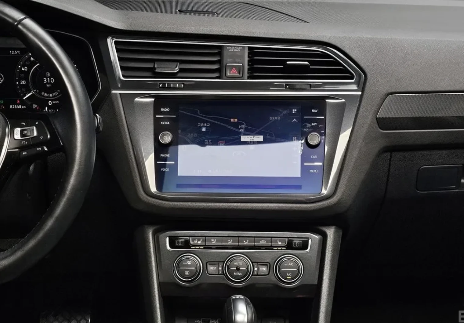 VW Tiguan 2.0 TDI 4MOTION* PRESTIGE* SUNROOF* ПОДГРЕВ* КОЖА*, снимка 14 - Автомобили и джипове - 54116286