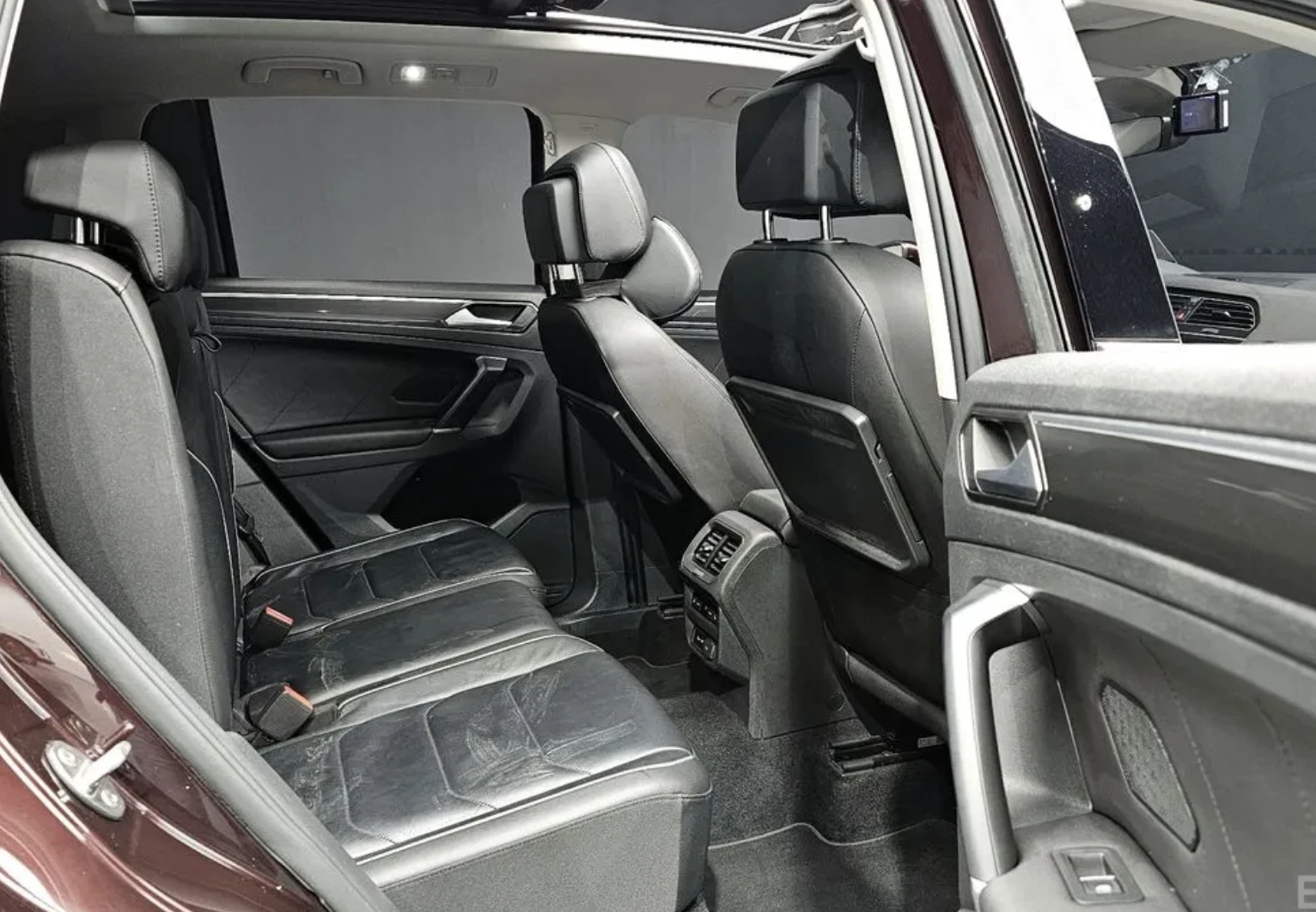 VW Tiguan 2.0 TDI 4MOTION* PRESTIGE* SUNROOF* ПОДГРЕВ* КОЖА*, снимка 10 - Автомобили и джипове - 54116286