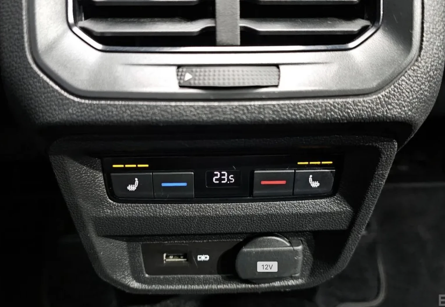 VW Tiguan 2.0 TDI 4MOTION* PRESTIGE* SUNROOF* ПОДГРЕВ* КОЖА*, снимка 17 - Автомобили и джипове - 54116286