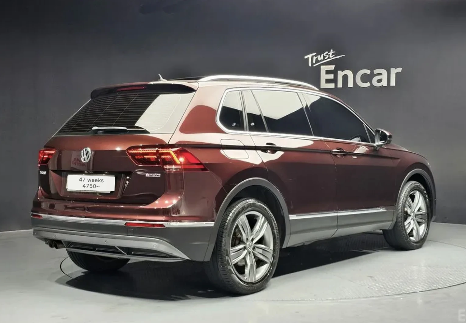 VW Tiguan 2.0 TDI 4MOTION* PRESTIGE* SUNROOF* ПОДГРЕВ* КОЖА*, снимка 2 - Автомобили и джипове - 54116286