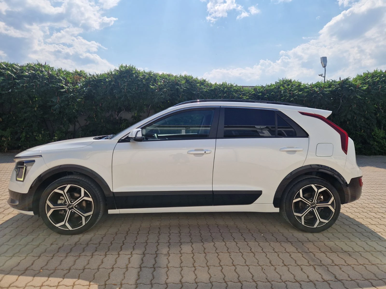 Kia Niro Prestige, снимка 9 - Автомобили и джипове - 54834588