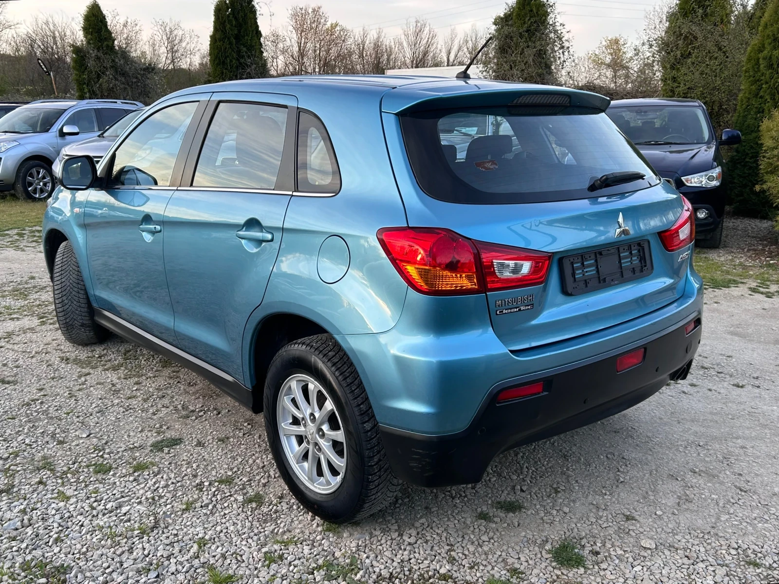 Mitsubishi Outlander 1.8 6ск 4х4 ЕU5 , снимка 5 - Автомобили и джипове - 55657602
