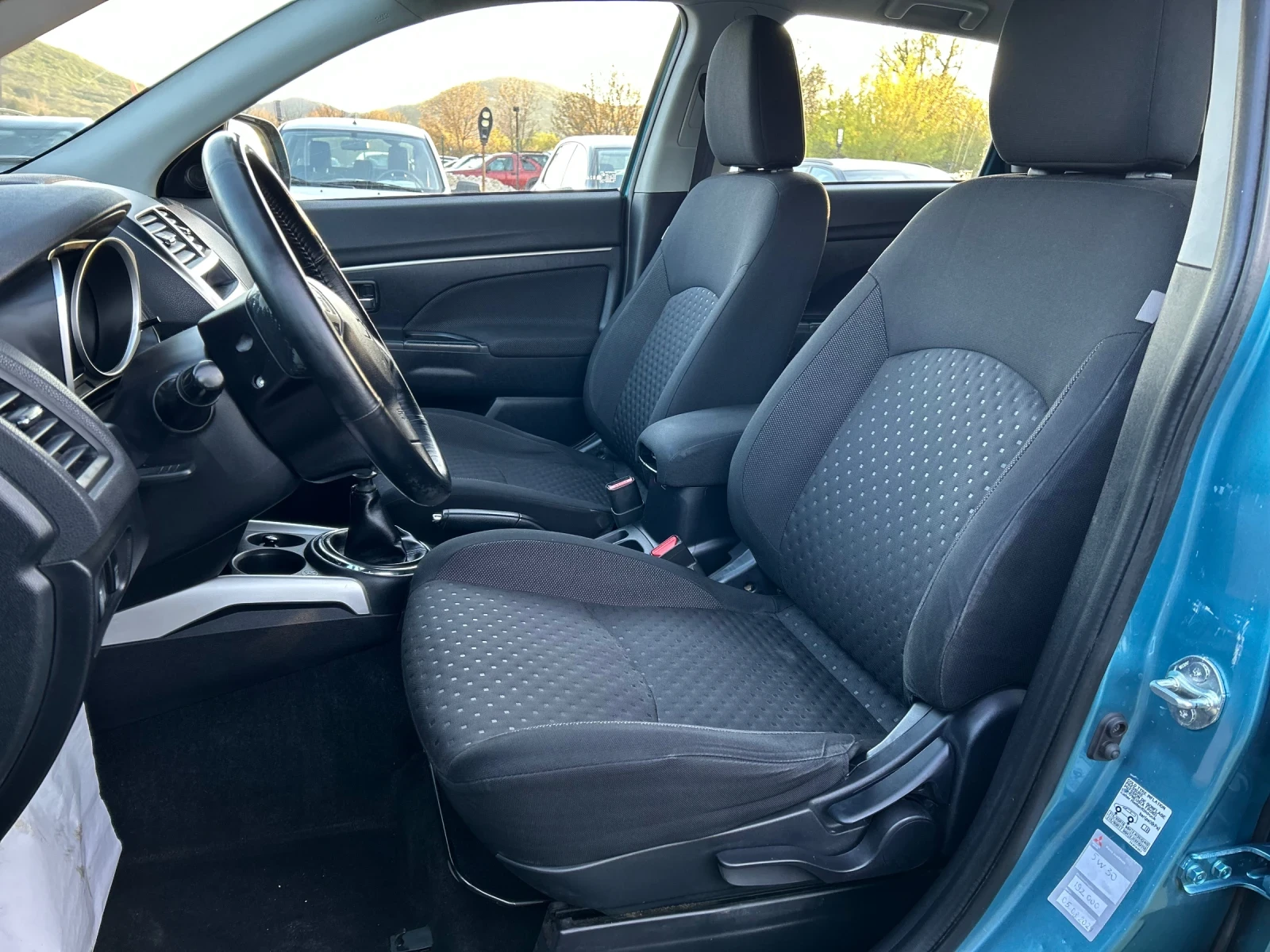 Mitsubishi Outlander 1.8 6ск 4х4 ЕU5 , снимка 6 - Автомобили и джипове - 55657602