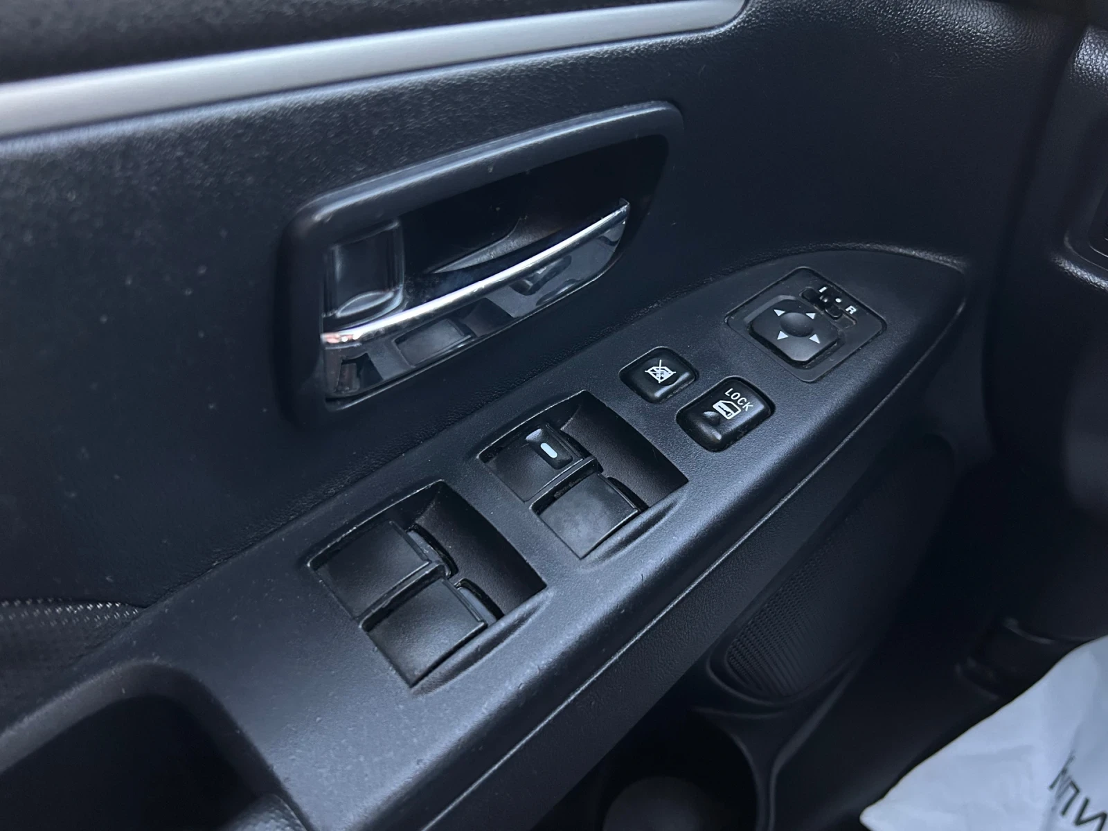 Mitsubishi Outlander 1.8 6ск 4х4 ЕU5 , снимка 9 - Автомобили и джипове - 55657602